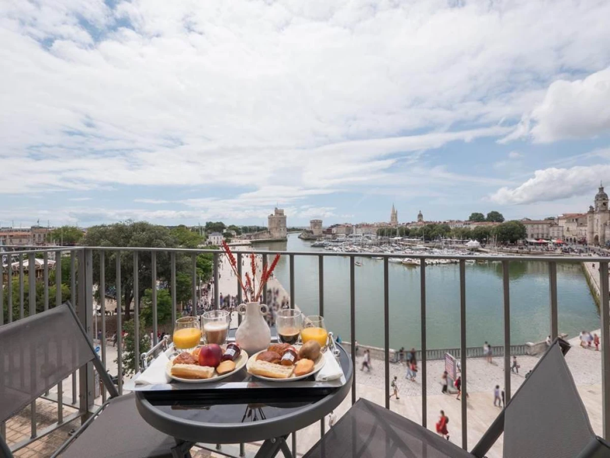 Tour de Nesle La Rochelle Vieux Port 3 etoiles - Bonjour La Rochelle